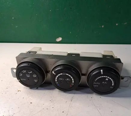 Nissan X-Trail T30 Climate control unit 27500ES61A C5X28 A0200049B01000