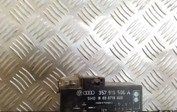 Volkswagen PASSAT B4 Coolant fan relay 357919506A 898719000