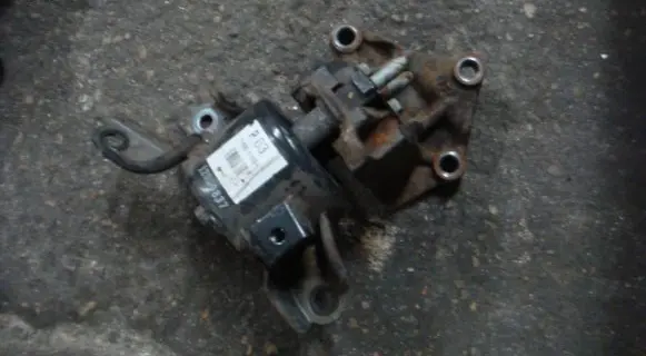 Hyundai i30 Engine mount bracket