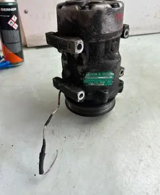 Renault Megane I Air conditioning (A/C) compressor (pump) 7700866828 0986068SX 878998004L