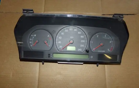 Volvo S70 V70 V70 XC Speedometer (instrument cluster) 9472523