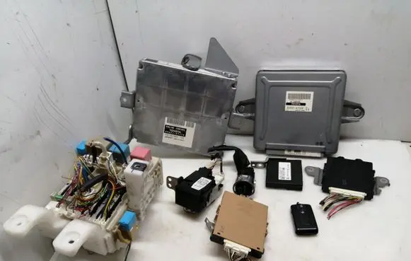 Toyota Prius (XW20) Engine ECU kit and lock set 8998147160