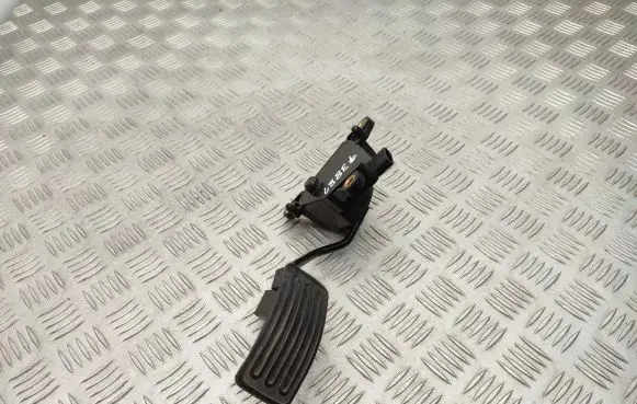Nissan Qashqai Accelerator throttle pedal