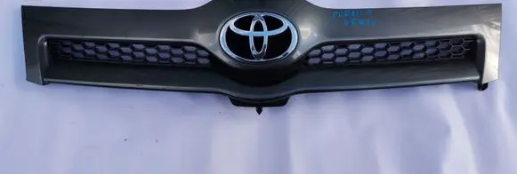 Toyota Corolla Verso E121 Front bumper upper radiator grill 531110F020