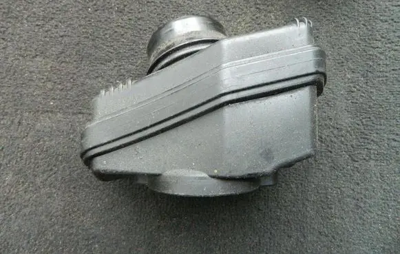 BMW 7 F01 F02 F03 F04 Intake resonator 8513672