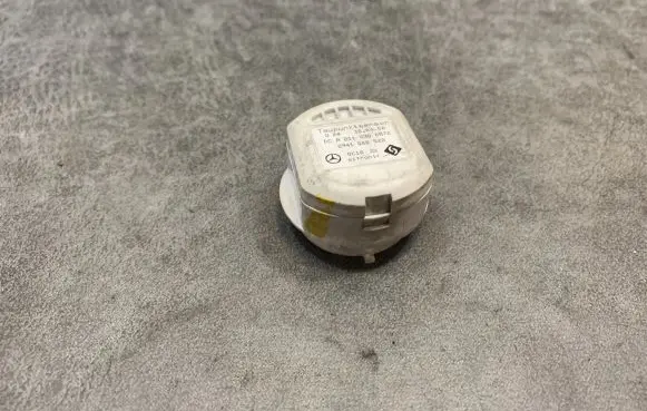 Mercedes-Benz E W211 Oil temperature sensor A2118300572