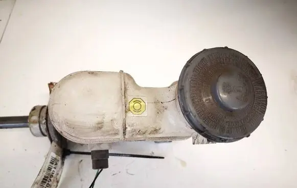 Brake fluid reservoir