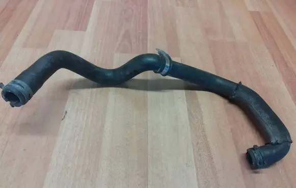 Engine coolant pipe/hose