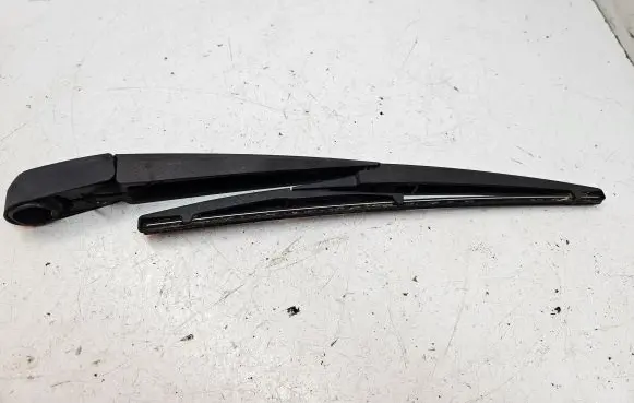 Suzuki Grand Vitara II Rear wiper blade arm