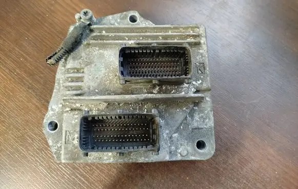 Opel Astra J Engine control unit/module 55561172