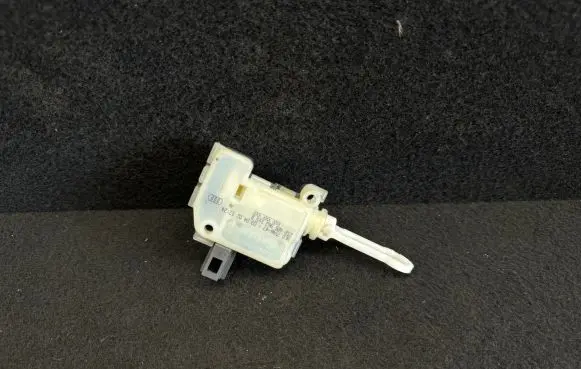 Audi A6 S6 C5 4B Tailgate boot lock/latch motor 4B5962115B