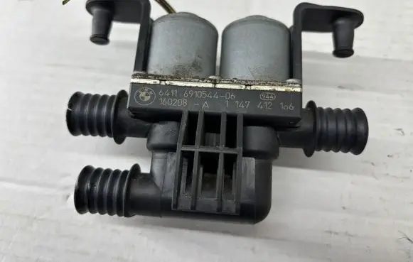 BMW X6 F16 Coolant heater control valve 6910544