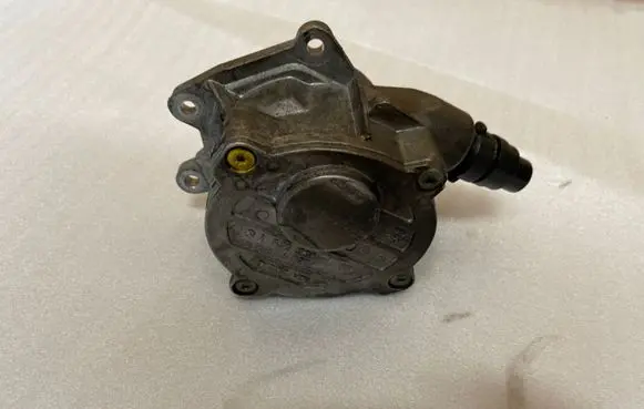 Mercedes-Benz CLS C218 X218 Vacuum pump A6422300165