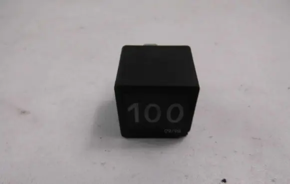 Volkswagen Golf IV Other relay 95VW10K705CA