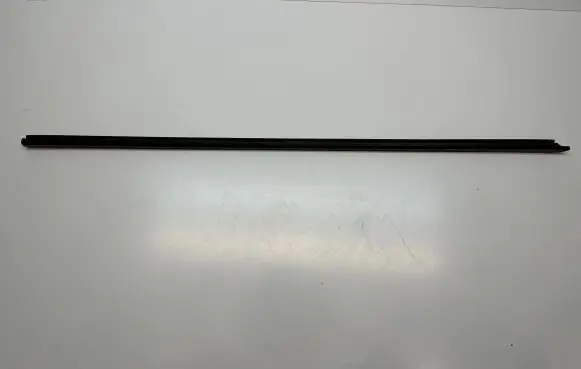 Volkswagen Amarok Rubber seal front door window/glass 