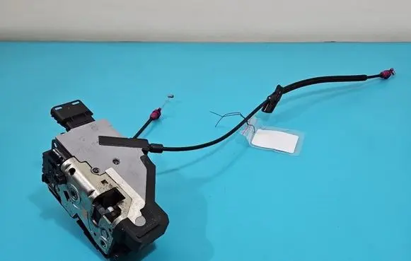 Citroen C3 Picasso Rear door lock 24099816 IMPRK1516591