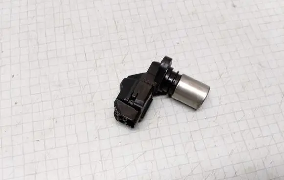 Volvo V70 Crankshaft position sensor 30713485 0296001211