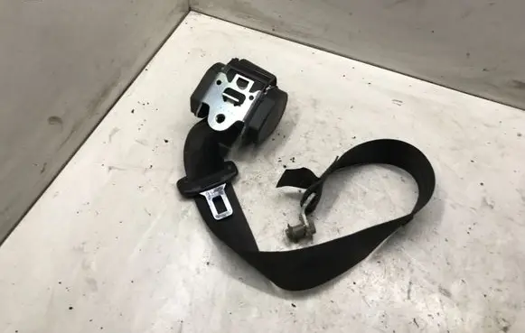 Rear seatbelt
