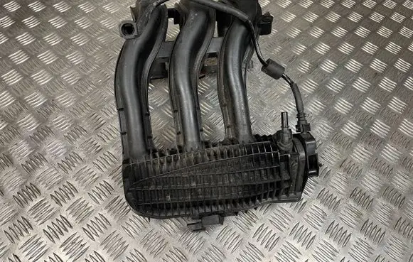 Peugeot 2008 I Intake manifold 9673063980 1056888S
