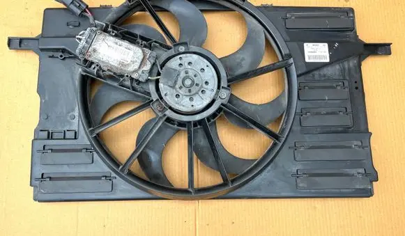 Volvo C70 Electric radiator cooling fan 31261990 1137328365