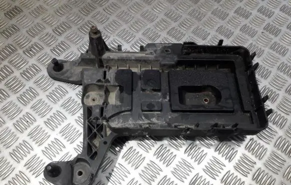Volkswagen Golf Plus Battery box tray cover/lid 1K0915333C