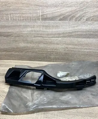 Volkswagen Polo IV 9N3 Front bumper mounting bracket 6Q0807723A