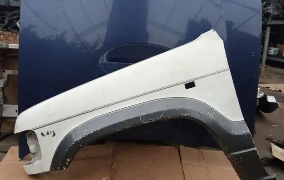 Opel Monterey Fender