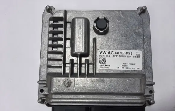 Volkswagen Golf VII Engine control unit/module 04L907445B 28445556