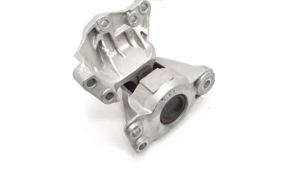 Nissan Rogue Engine mount bracket 20080332