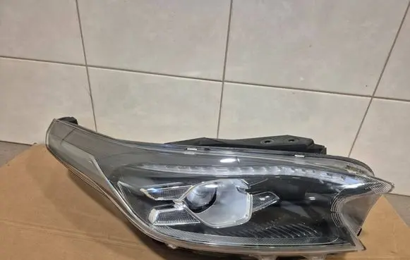 KIA Xceed Headlight/headlamp 92102J7310
