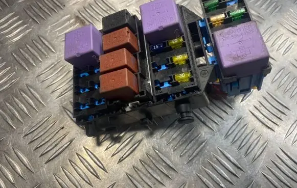 Renault Laguna I Fuse module 8200003634