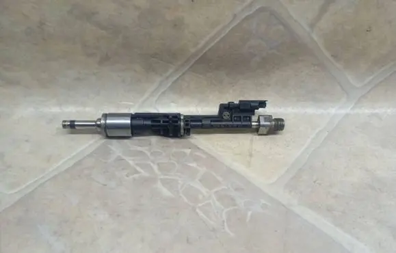 BMW 5 F10 F11 Fuel injector 0261500063