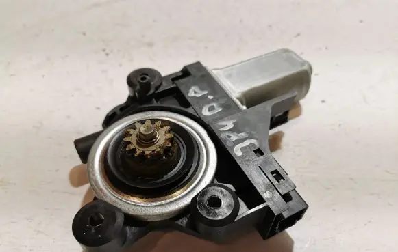 Volvo V70 Front door window regulator motor 970714 970714101
