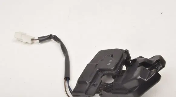 Chevrolet Epica Tailgate lock latch 