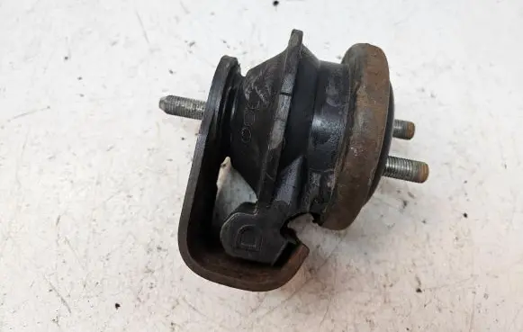 Suzuki Grand Vitara II Engine mount bracket