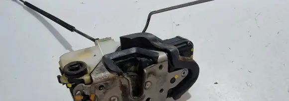 Opel Insignia A Front door lock 3023880