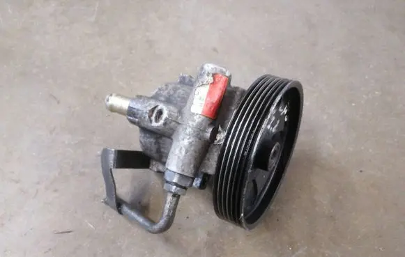 Renault Laguna II Power steering pump