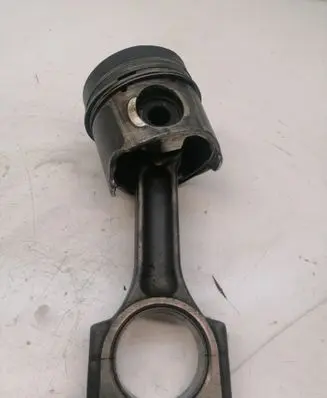 Opel Vivaro Piston with connecting rod