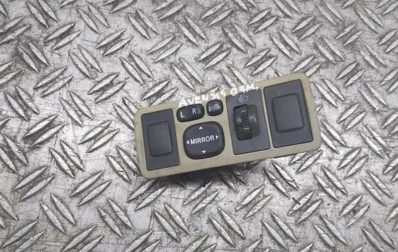 Wing mirror switch