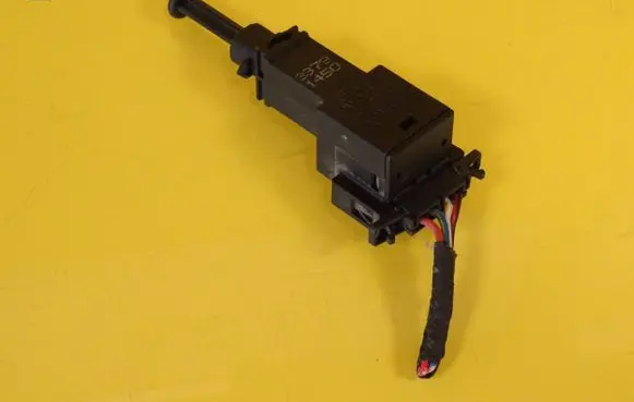 Volkswagen PASSAT B5 Brake pedal sensor switch 1J0945511A