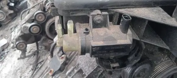 Mercedes-Benz B W245 Turbo solenoid valve A0061536628 70078202