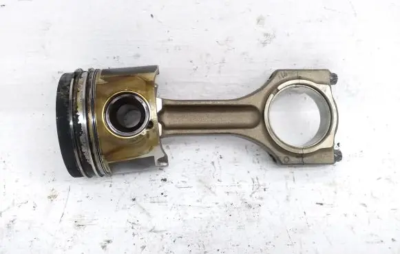 BMW 5 GT F07 Piston with connecting rod