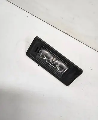 Volkswagen PASSAT B8 Number plate light E215072 18036287