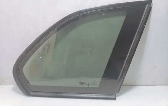 BMW X5 E53 Rear side window AS3