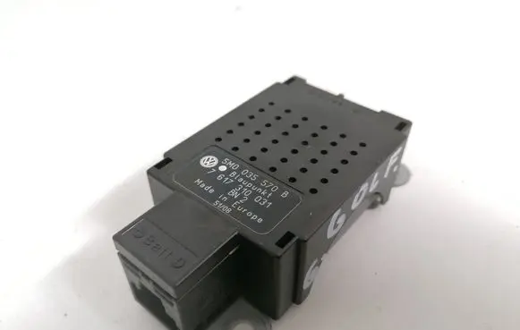 Volkswagen Golf VI Aerial antenna amplifier 5M0035570B