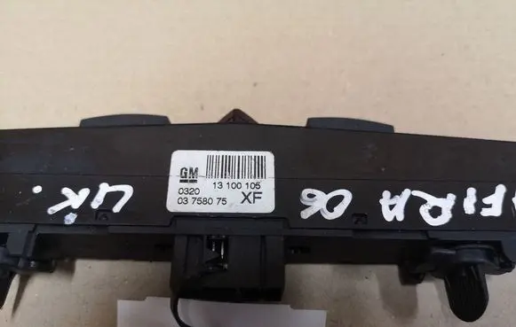 Opel Zafira B A set of switches 13100105 03758075