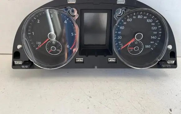 Volkswagen PASSAT CC Speedometer (instrument cluster) 3C8920971A