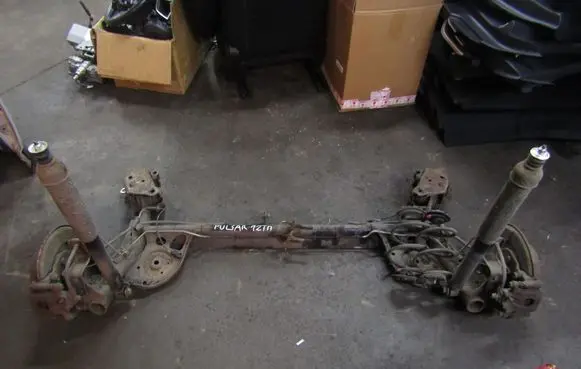 Nissan Pulsar Rear axle beam with reductor 