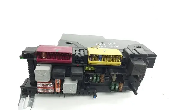 Mercedes-Benz C W204 Fuse box set A2049060205 A2049019702