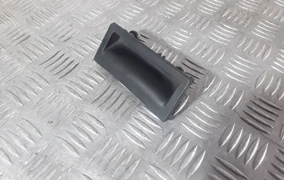 Tailgate opening switch